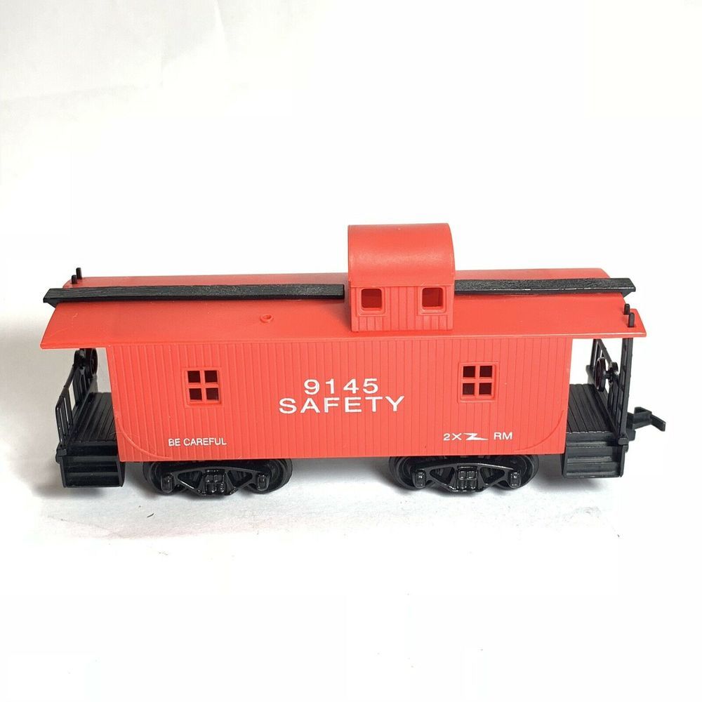 HO scale Red Safety Caboose 9125 Model Power C1